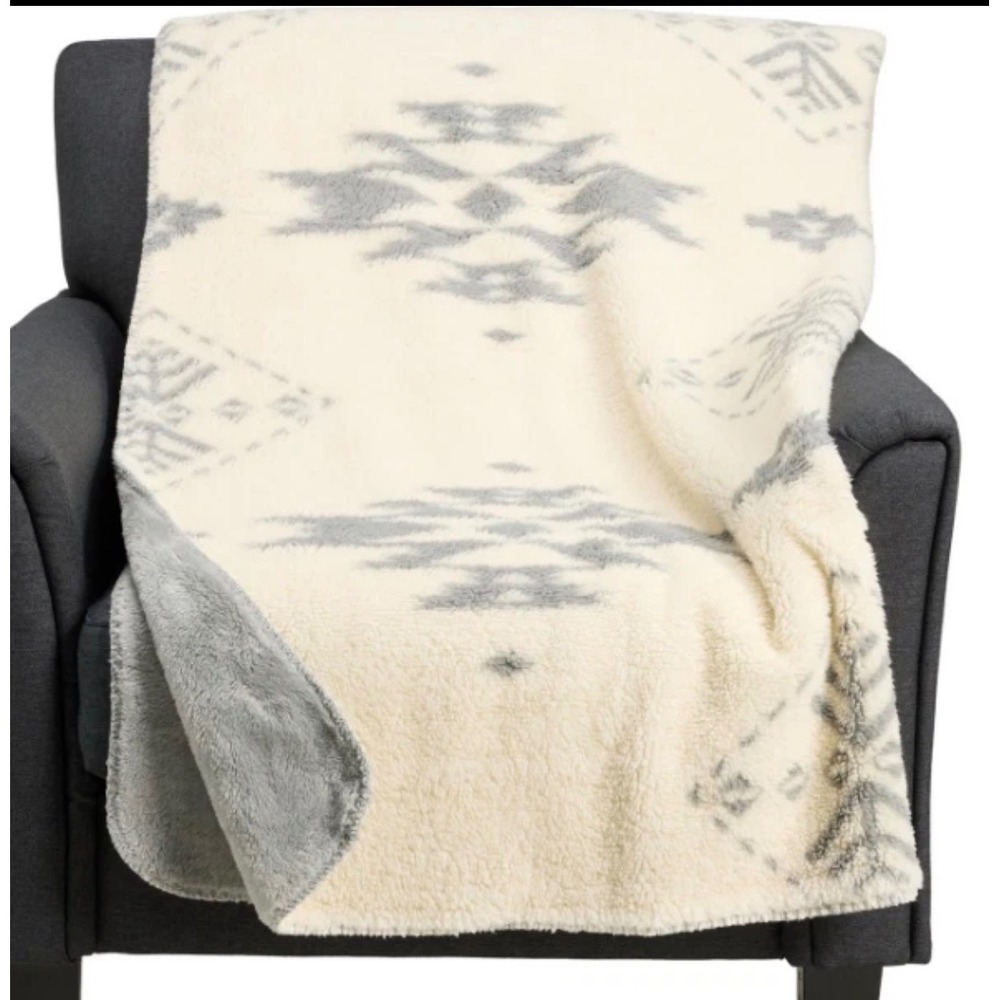 Pendleton Soft Fleece Cozy Aztec Throw White Sands 50 x 70 Grey Cream Color